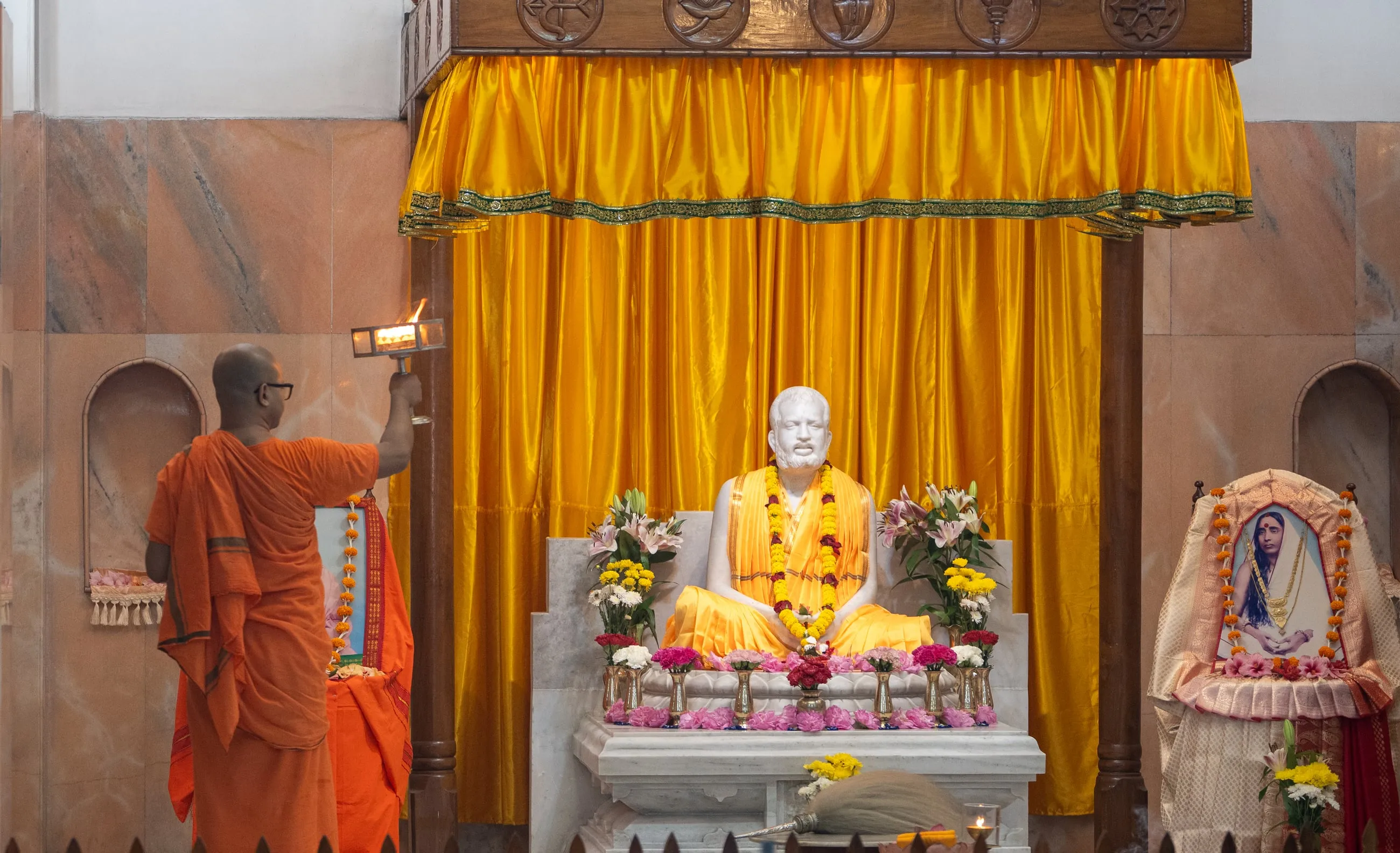 Evening arati at the shrine